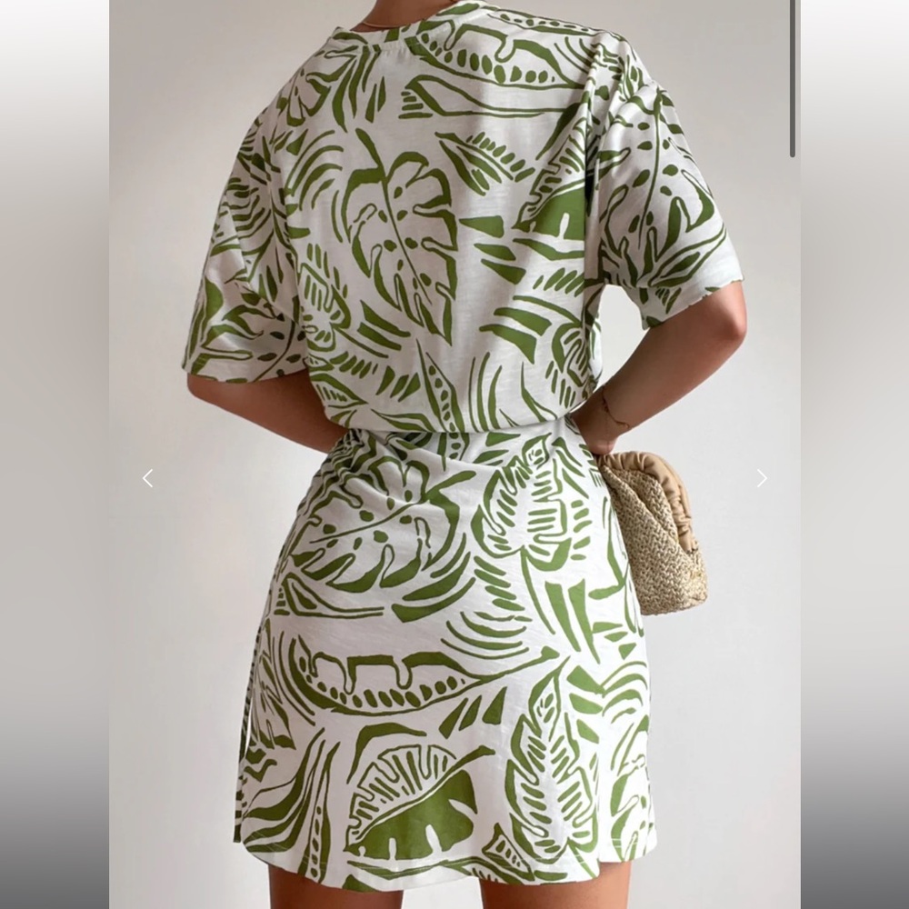 Green Leaf Print Mini Dress - Brand: - Picture 2 of 2